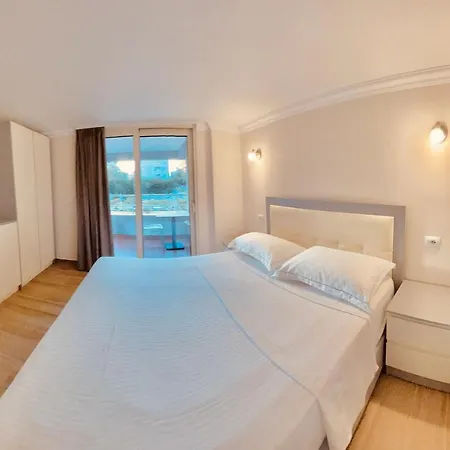 Flors Apartment Durres