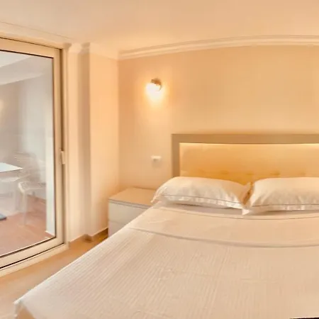 Flors Apartment