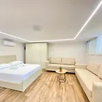 Flors * Durrës