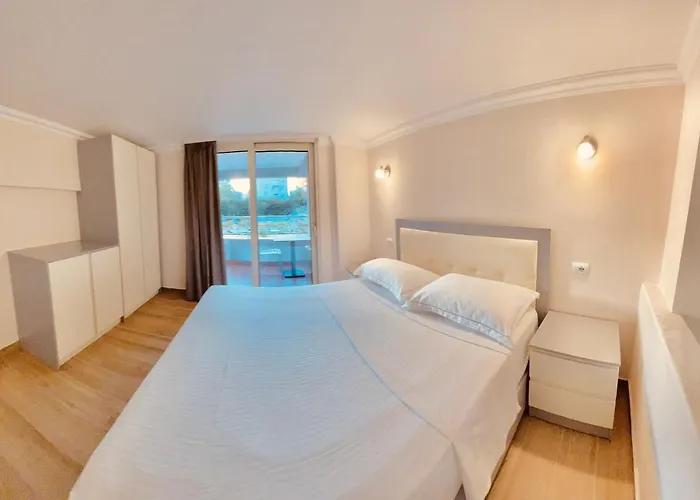 Flors Apartment Durres